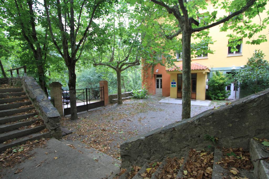 Alberg Roques Blanques Ribes De Freser Exterior foto